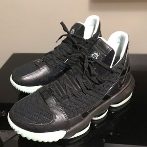 Nike Lebron James XVI/16 Glow Men’s Size 11.5